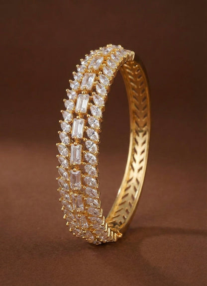 Gold tone white bracelet DJ17911