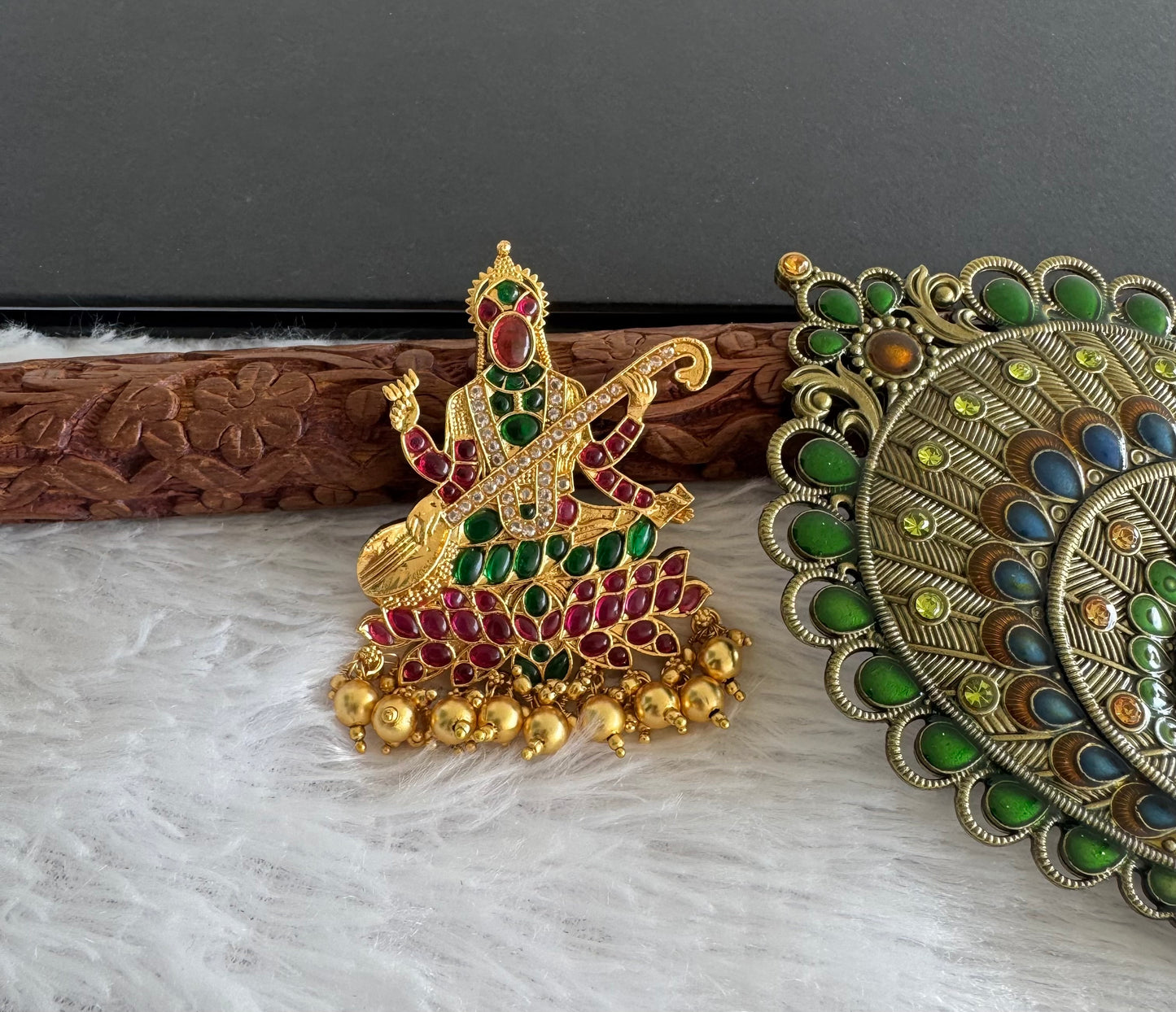 Matte finish kemp-green-white Ma Saraswathi pendant dj-52072