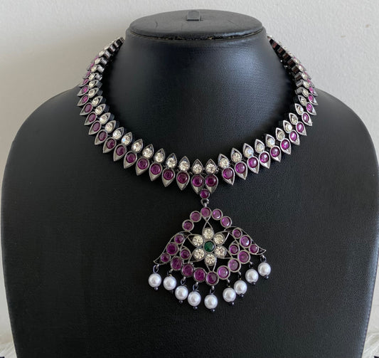 Black finish precious kemp-green-white pearl flower necklace dj-53954