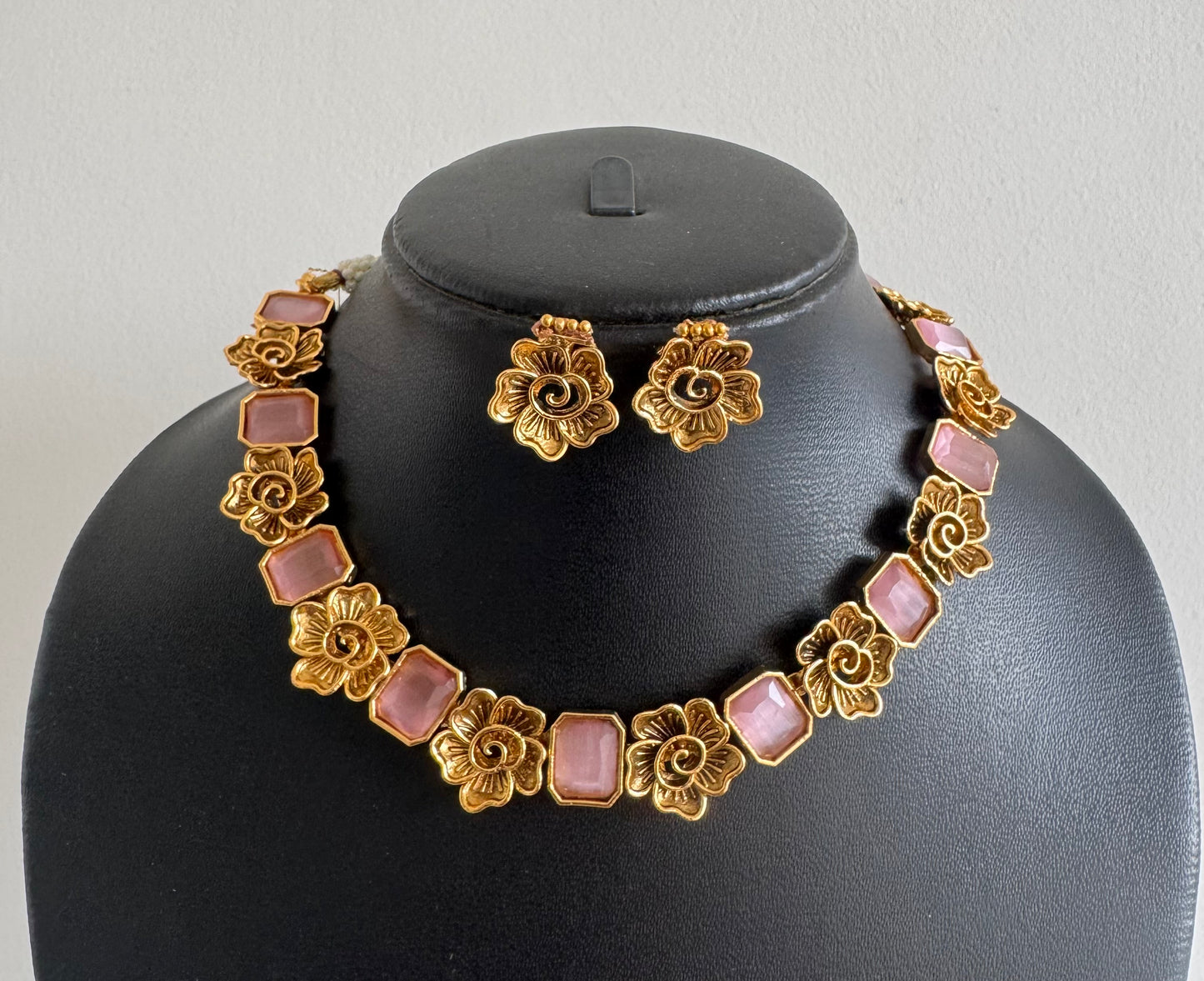Antique gold flower baby pink block stone necklace set dj-52098