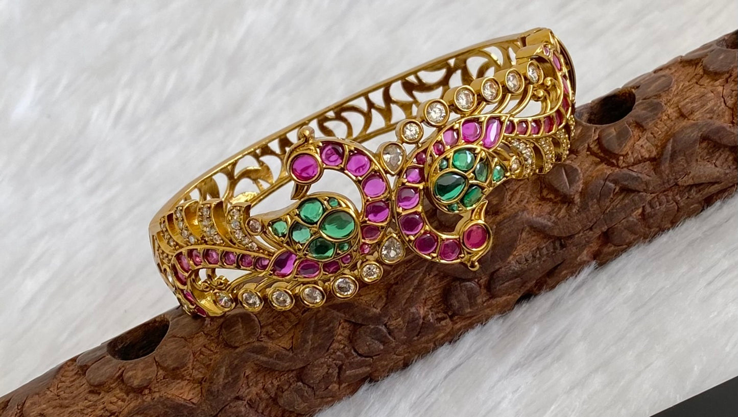 Matte finish kemp-green-white screw type peacock kada/bangle dj-53512