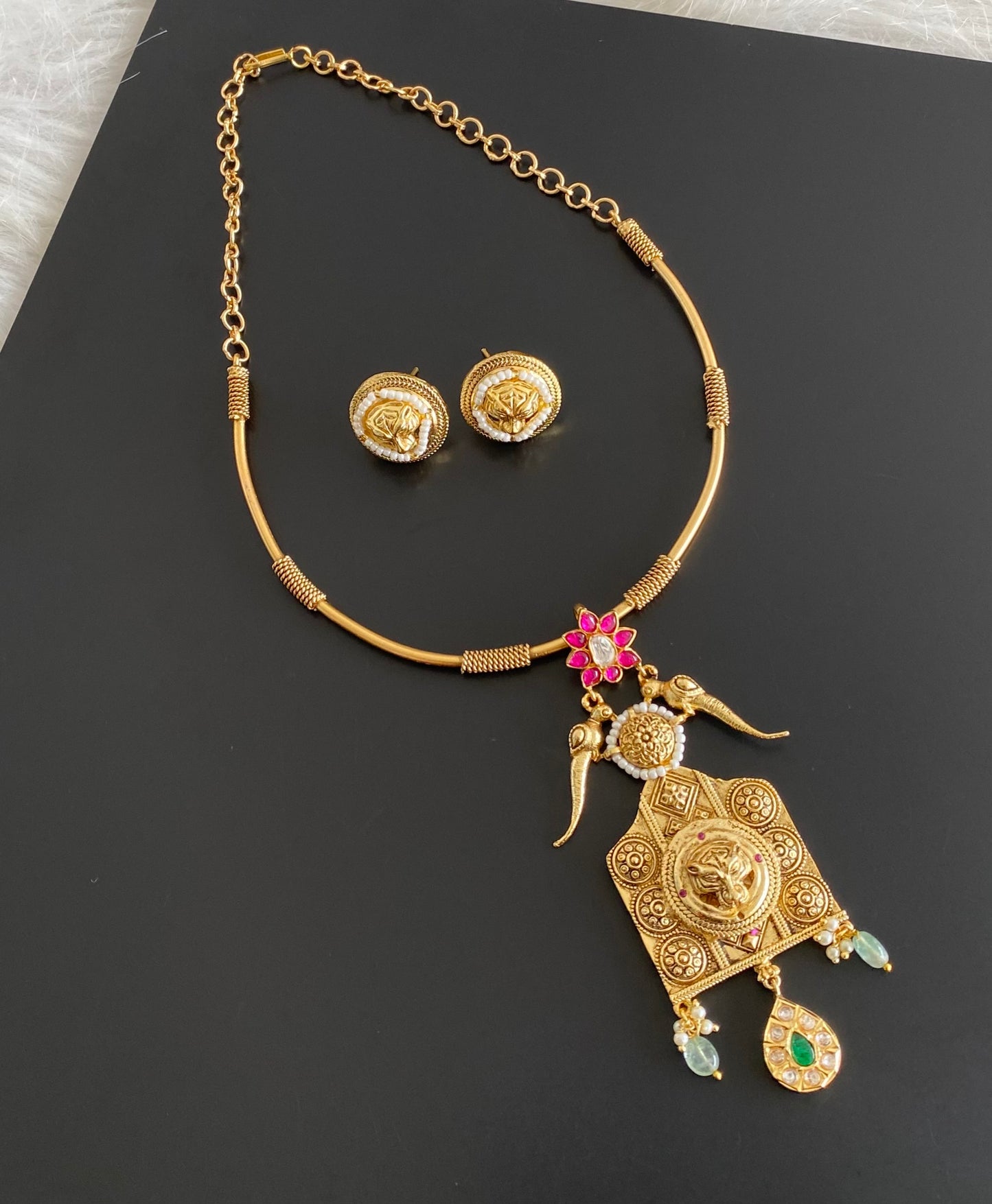 Antique gold tone Kundan jadau lion head pendant hasli necklace set dj-54609