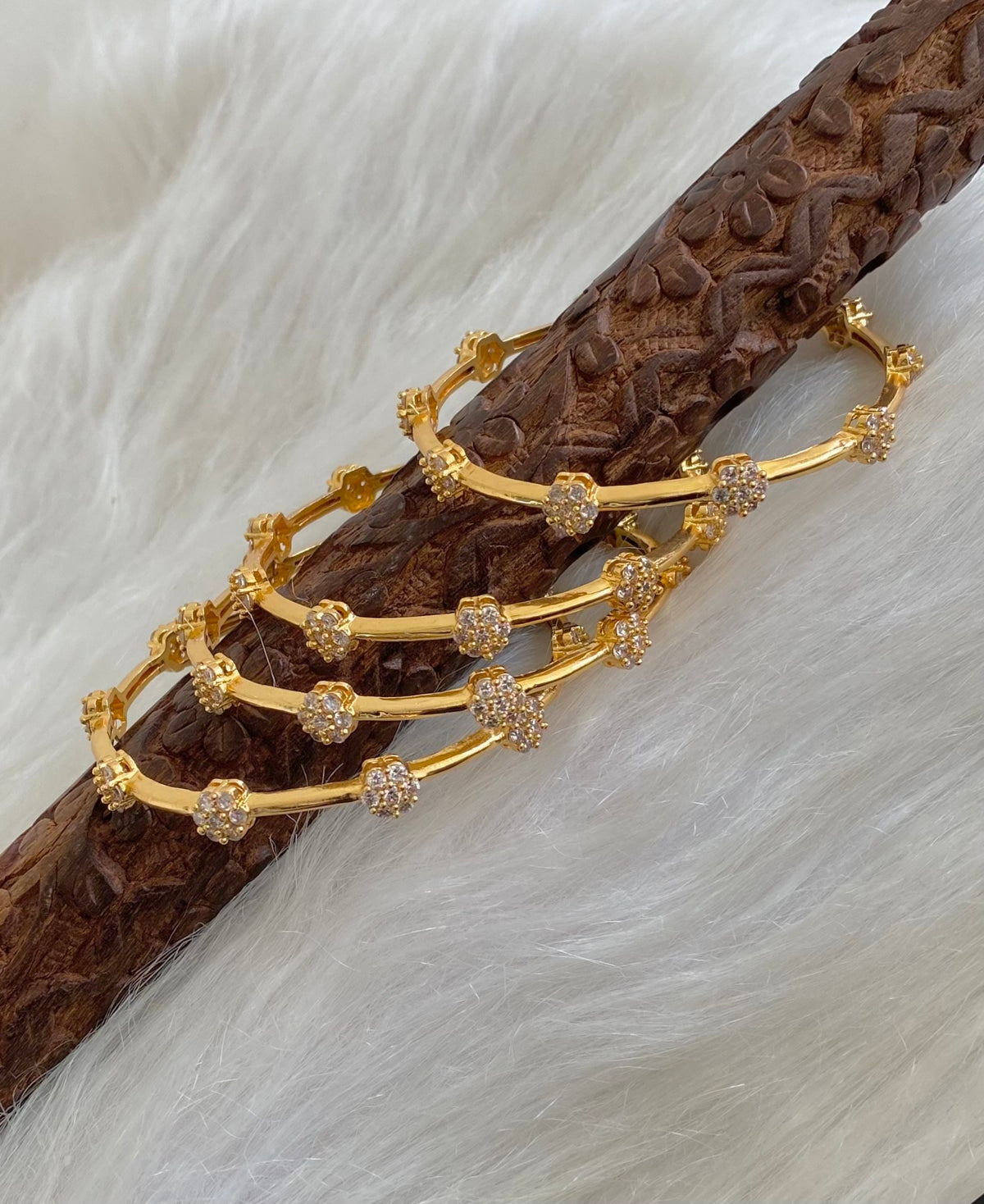 Gold tone white stone set of 4 bangles (2.6) dj-54824