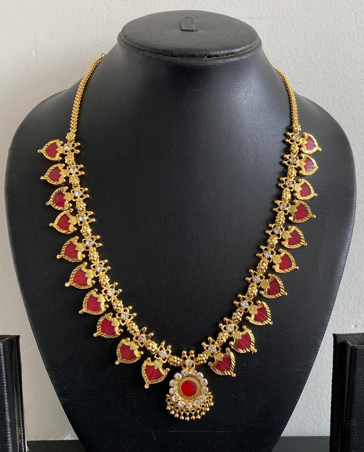 Gold tone white-red palakka necklace dj-53074