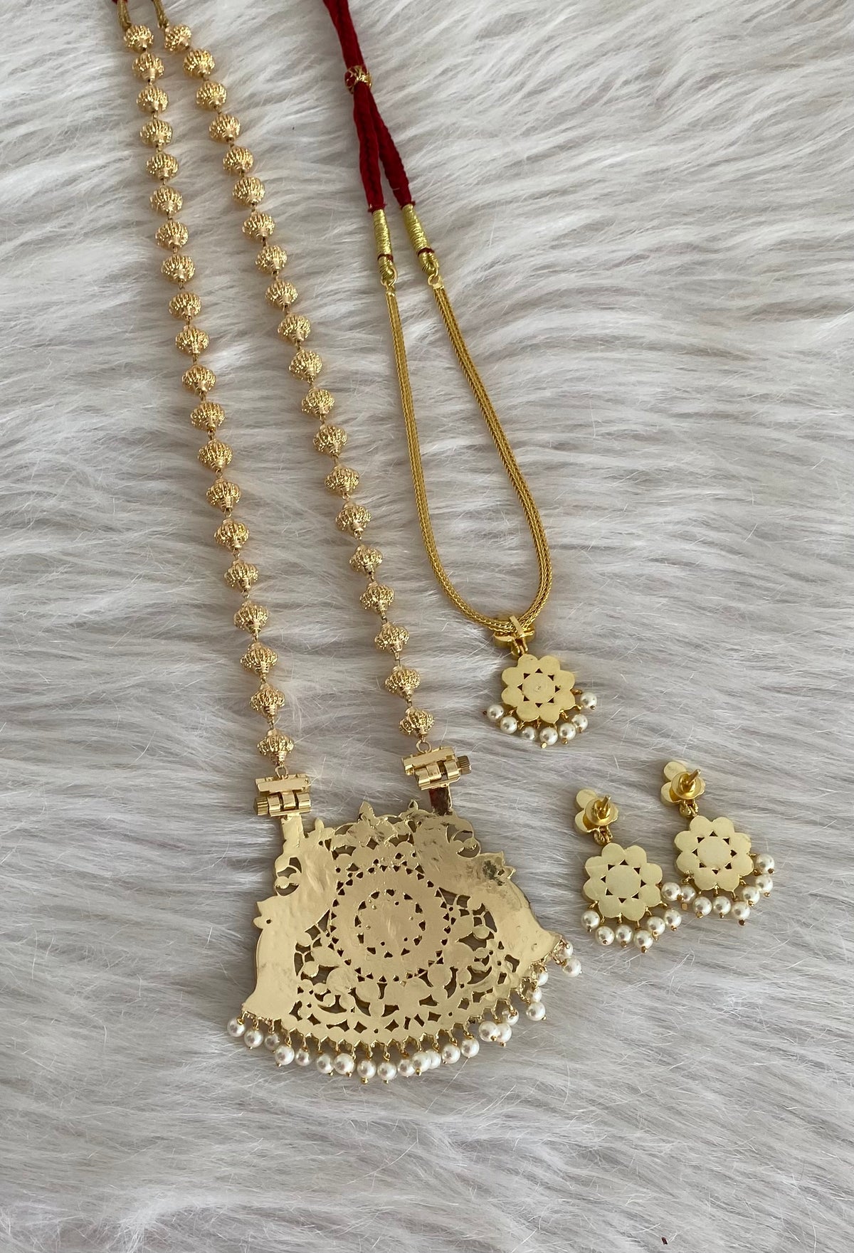 Gold tone precious kemp-green-white pearl peacock nakshi beaded combo set dj-54941