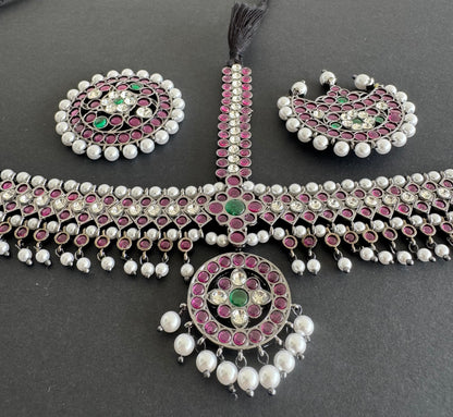 Black finish precious kemp-green-white pearl head set with sun-moon dj-50880