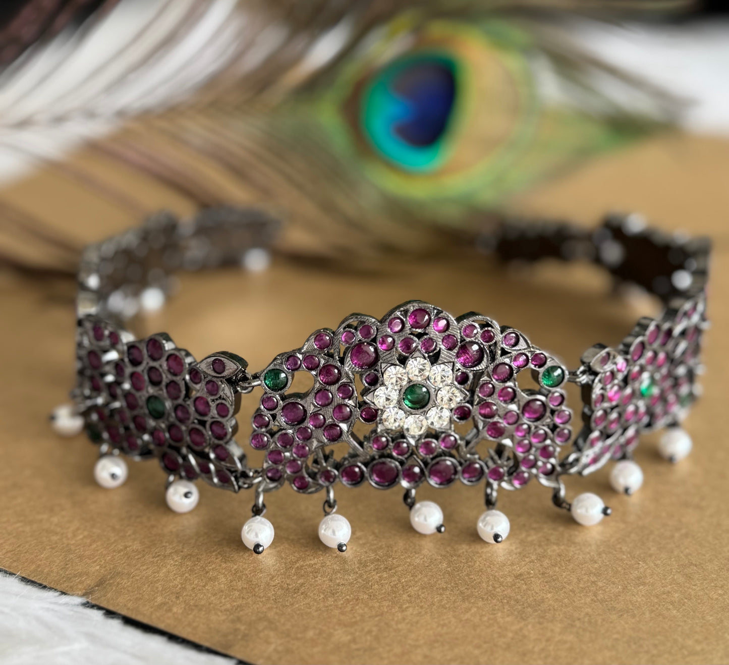 Black finish precious kemp-green-white pearl peacock waist band dj-51761