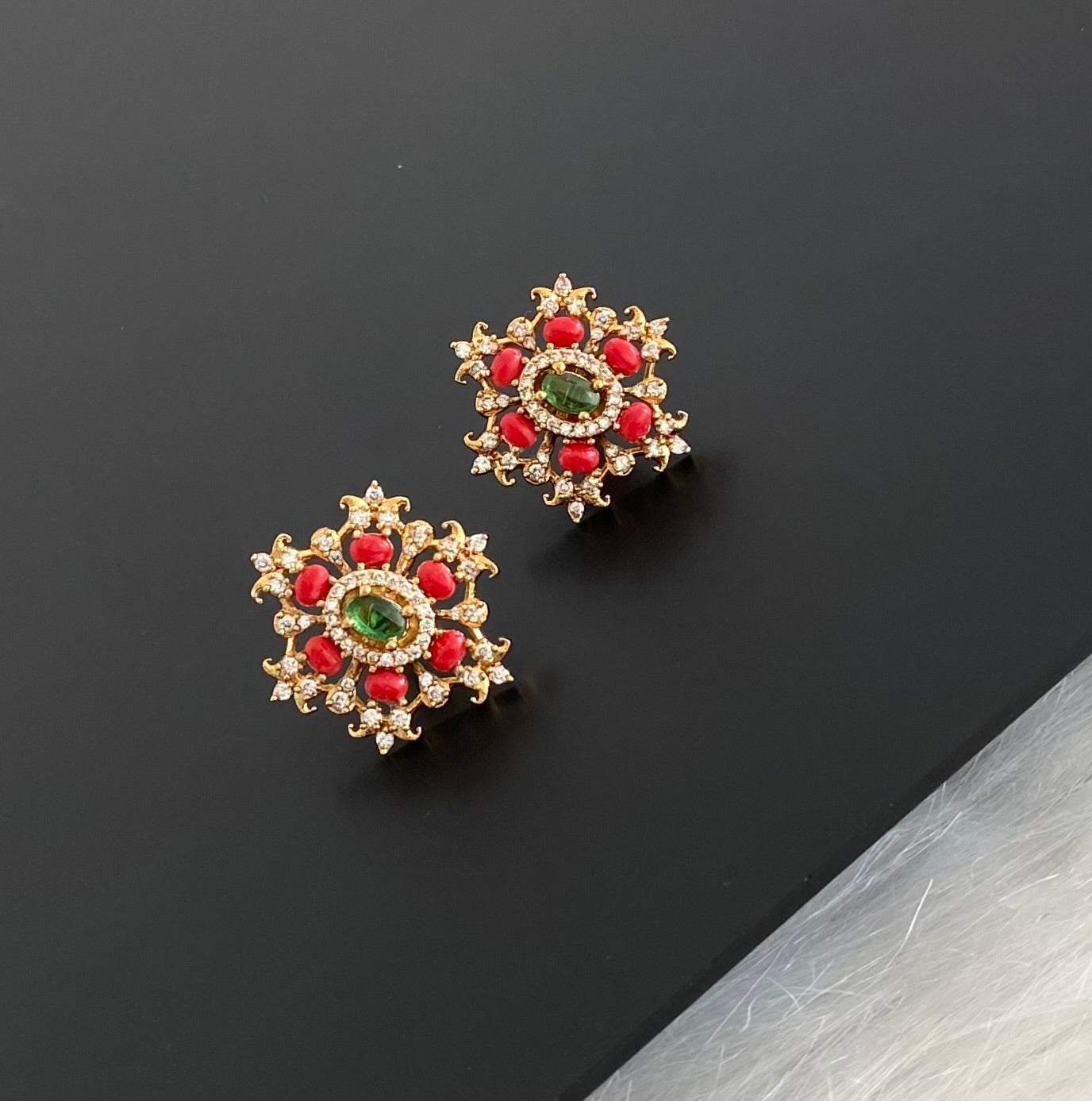 Matte finish white-green-coral flower stud/earrings dj-54649