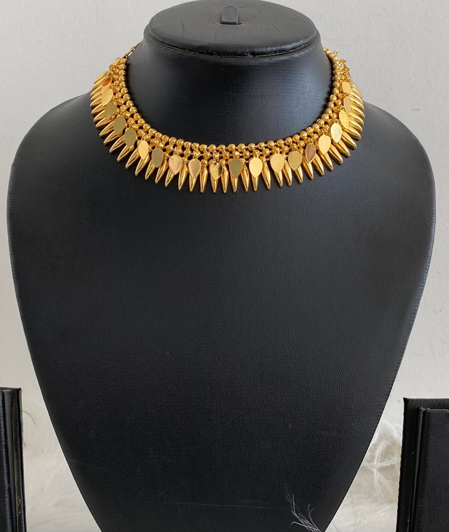 Gold tone elakka mulla mottu necklace dj-54543