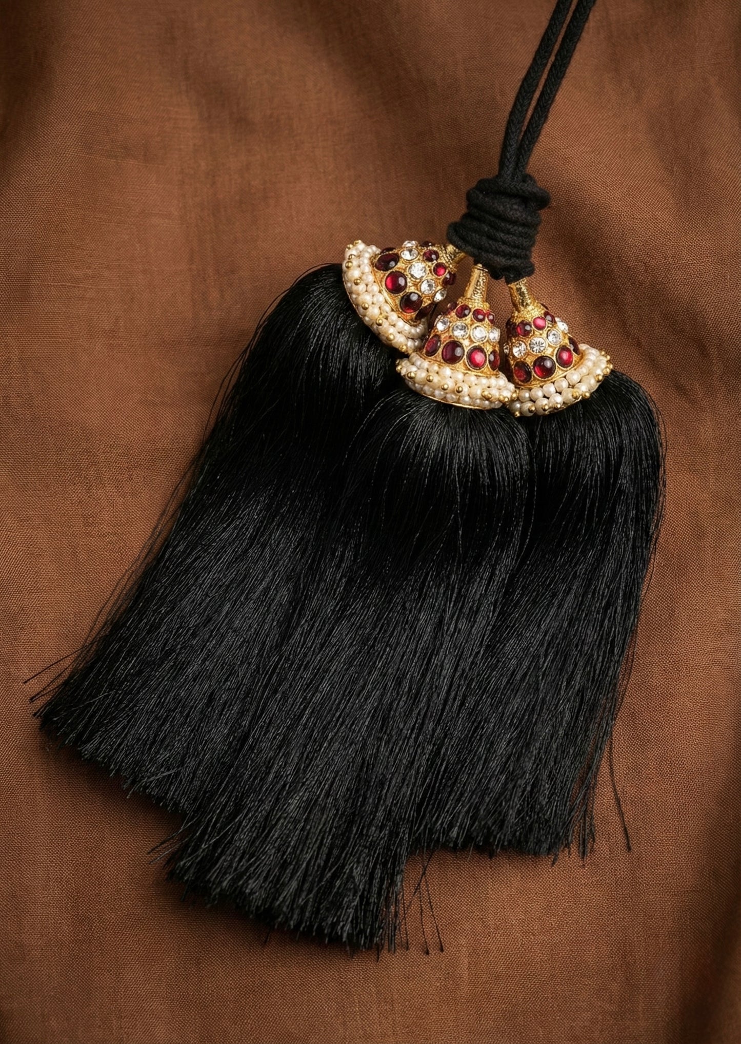Gold tone kemp-white pearl bridal kuppulu (Hair accessory) dj-52755