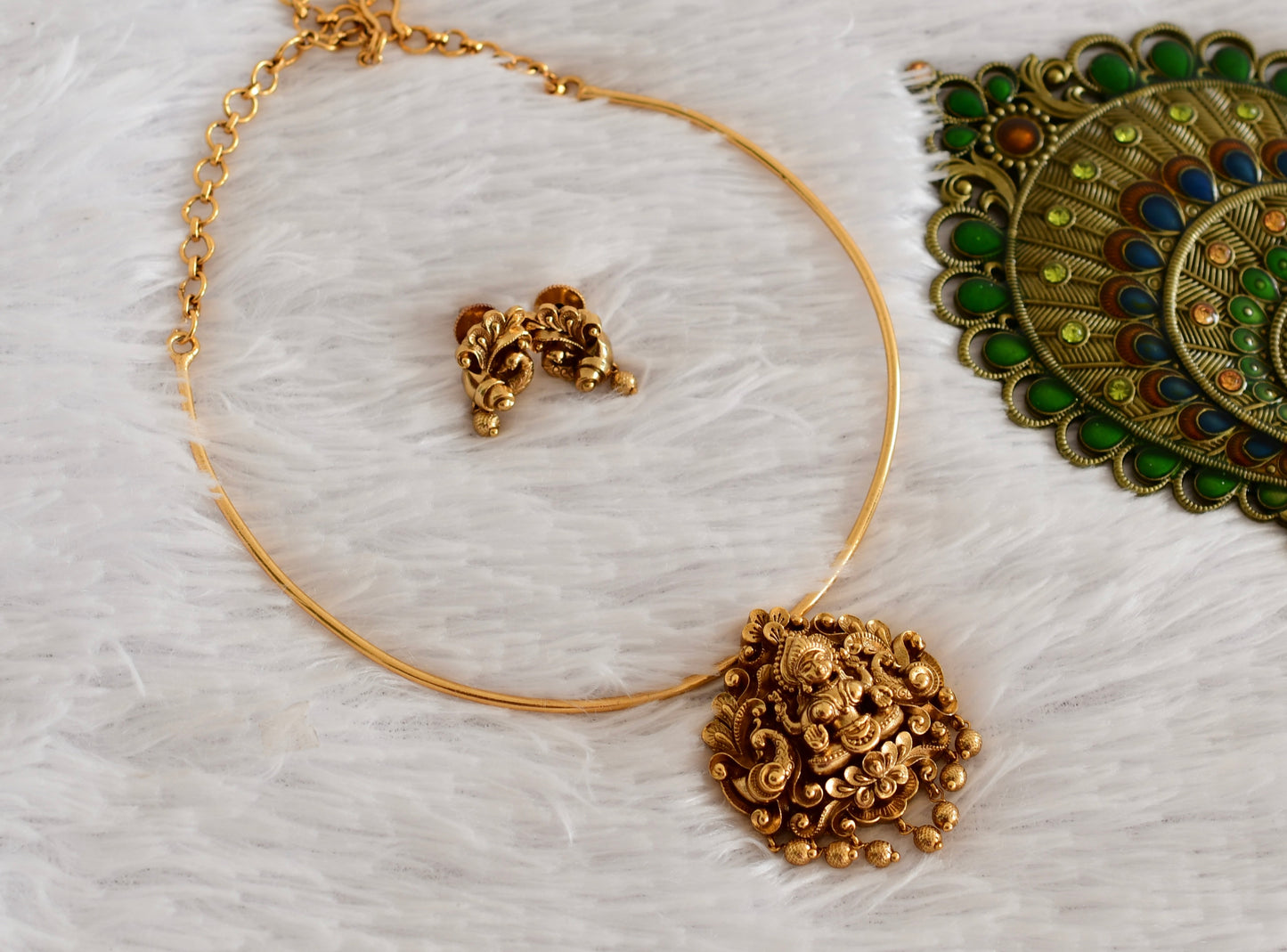 Antique gold tone Lakshmi pendant hasli necklace set dj-51823