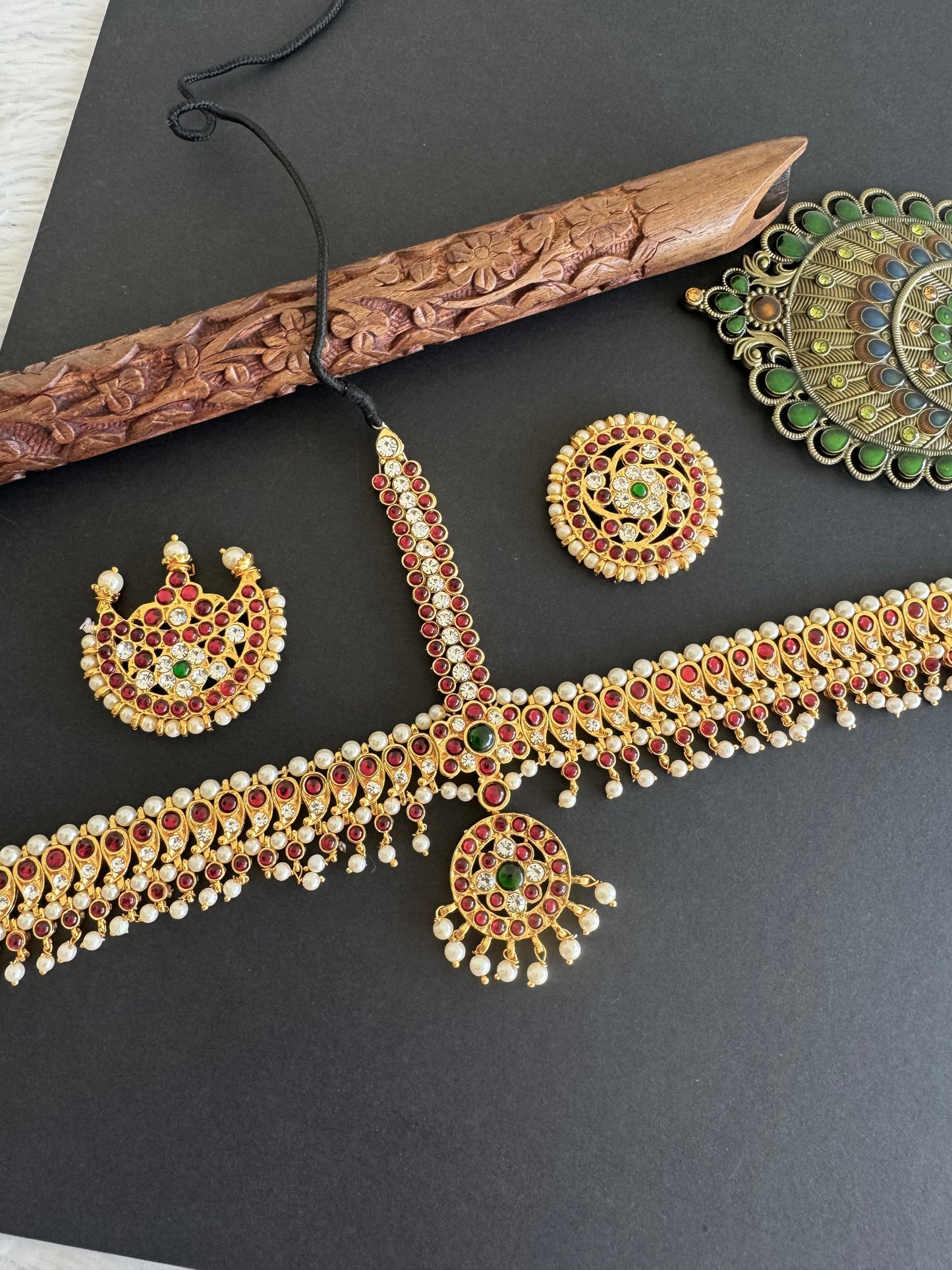 Gold tone kemp-green pearl mango head set/tikka dj-52061