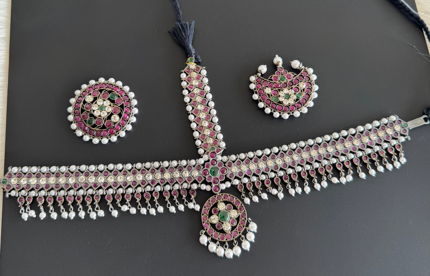 Black finish real kemp-green-white pearl maang tikka dj-51176