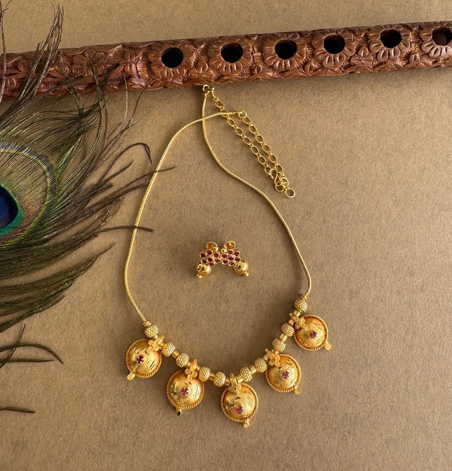 Gold tone pink stone botty style necklace set dj-51681