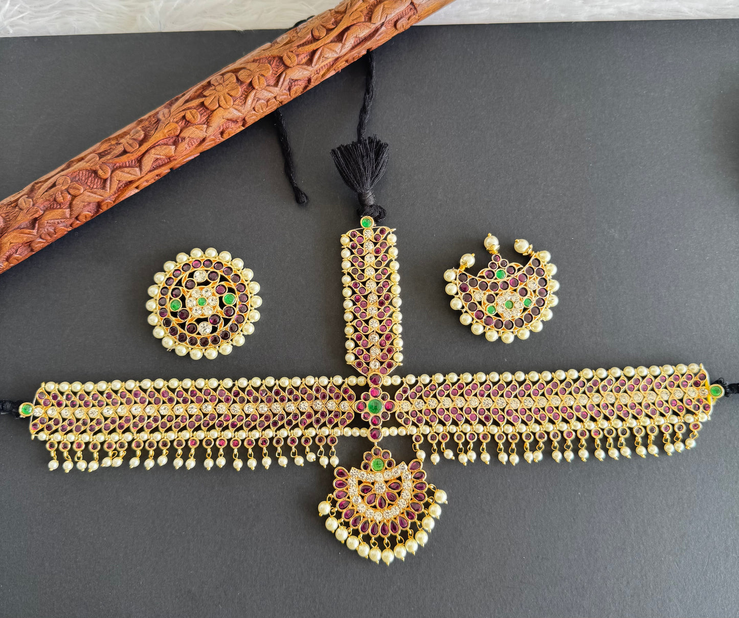 Gold tone precious kemp-green-white pearl maang tikka sun moon dj-50872