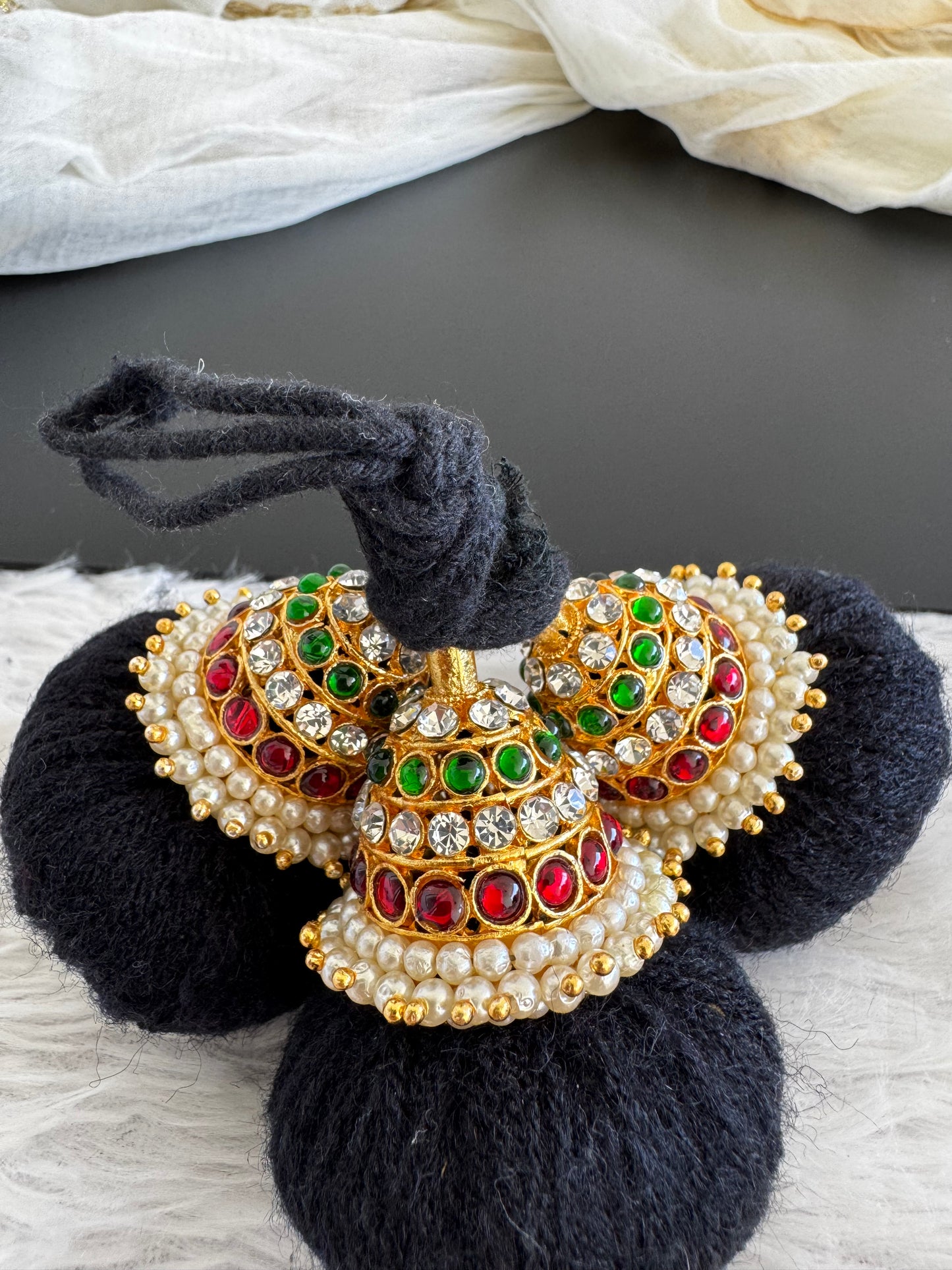 Gold tone kemp-green pearl kuppulu (Hair accessory) dj-52762