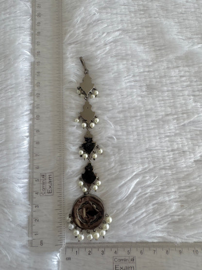 Black finish precious kemp-green-white pearl round tikka dj-52009