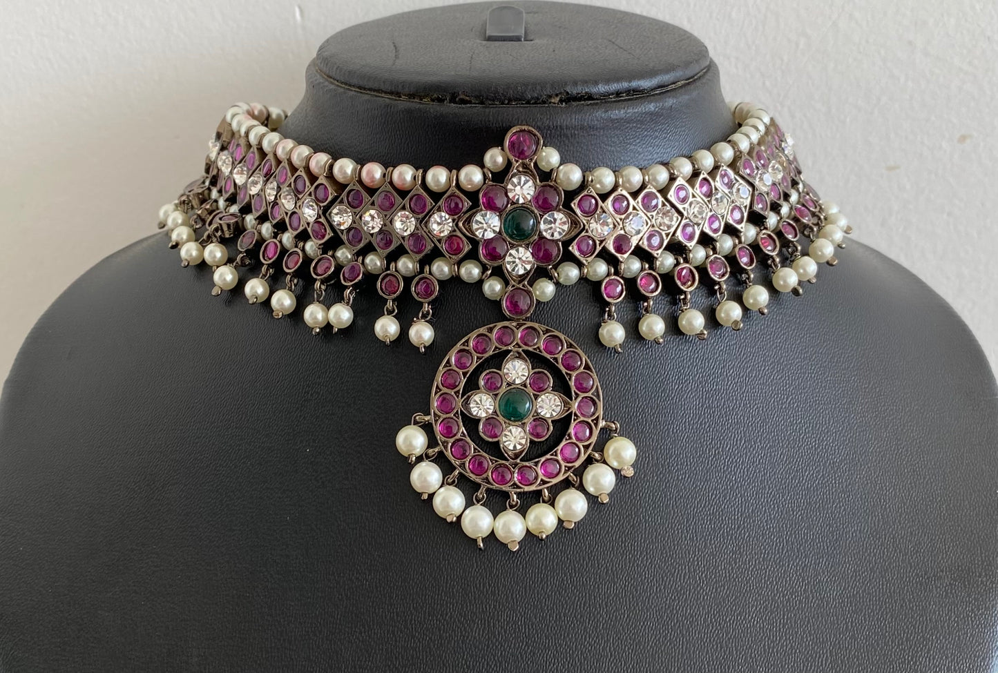 Black finish precious kemp-green-white pearl necklace dj-53955