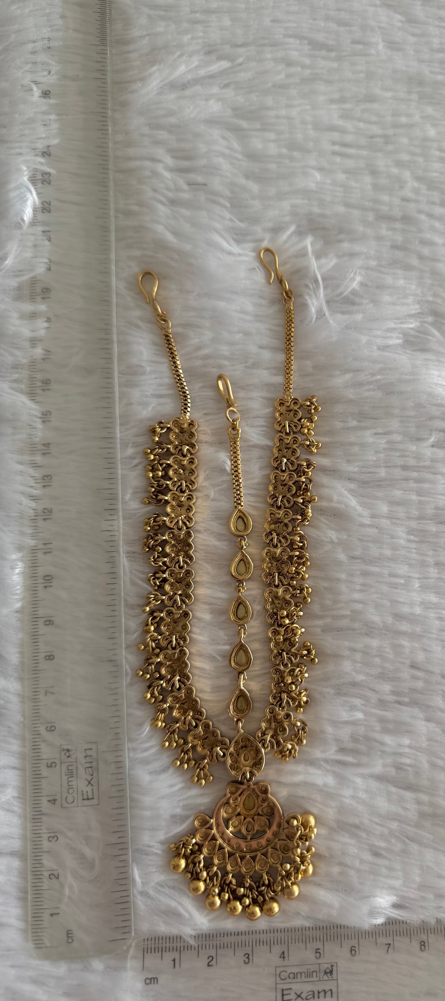 Matte finish white flower maang tikka dj-51378