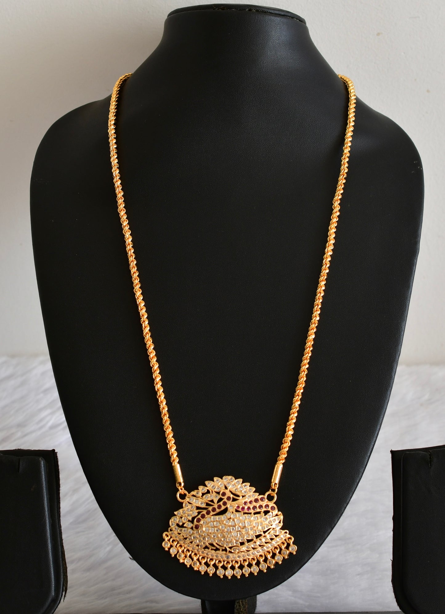 Gold tone AD white-pink swan pendant with chain dj-53327