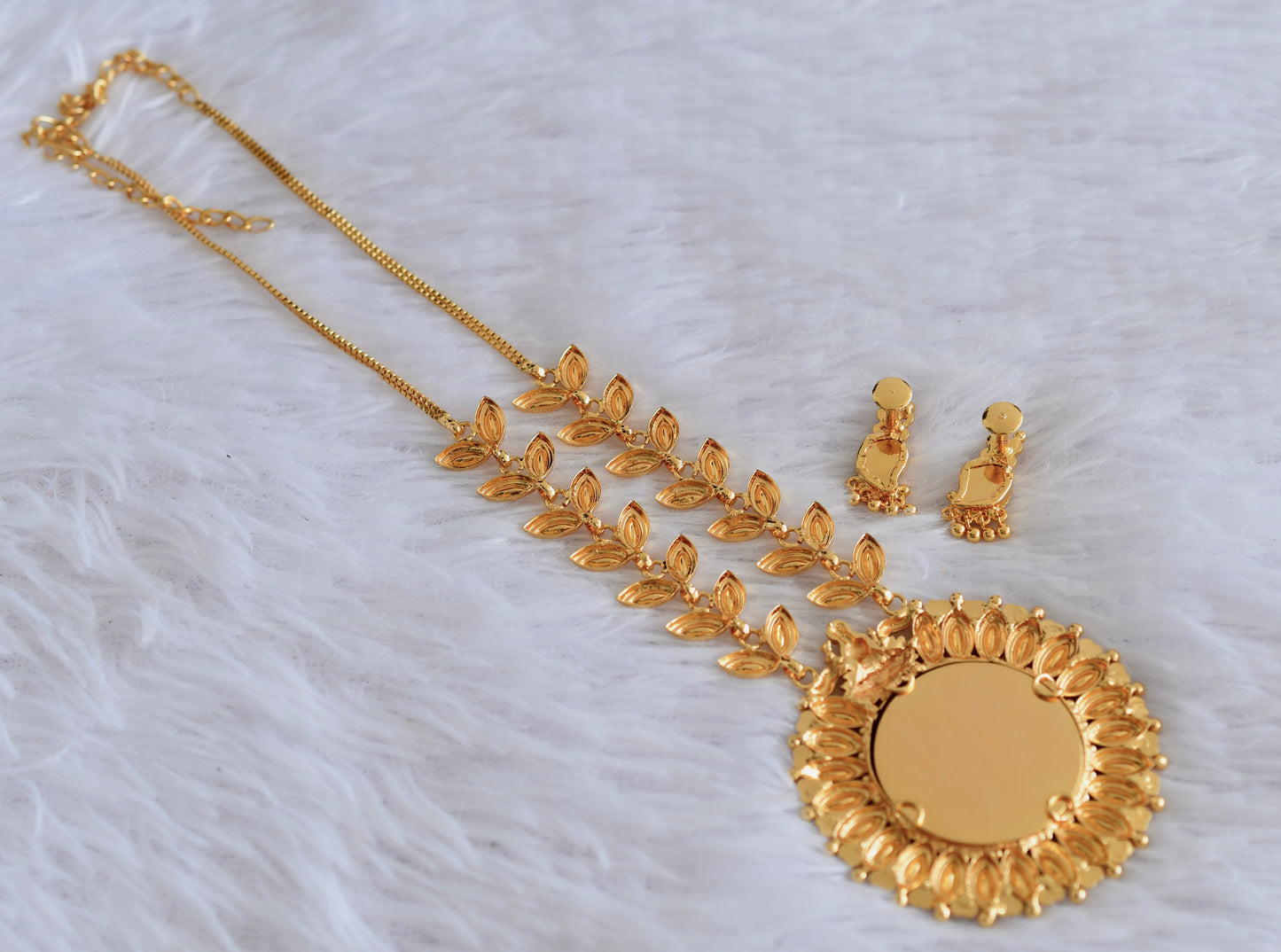 Gold tone kerala style lakshmi green round necklace set dj-53042