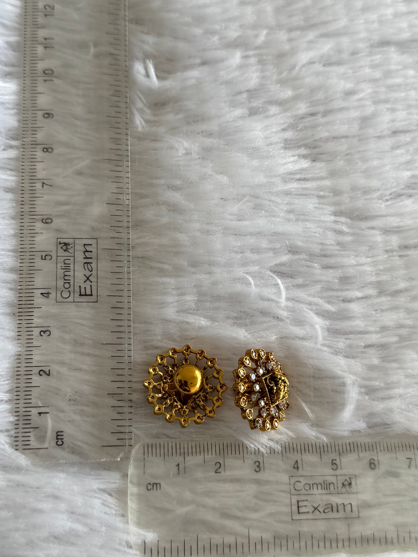 Matte finish white lakshmi round stud/earrings dj-51578