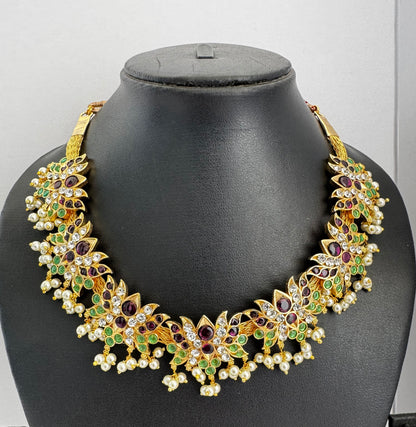 Gold tone precious kemp-green-white lotus necklace dj-52768