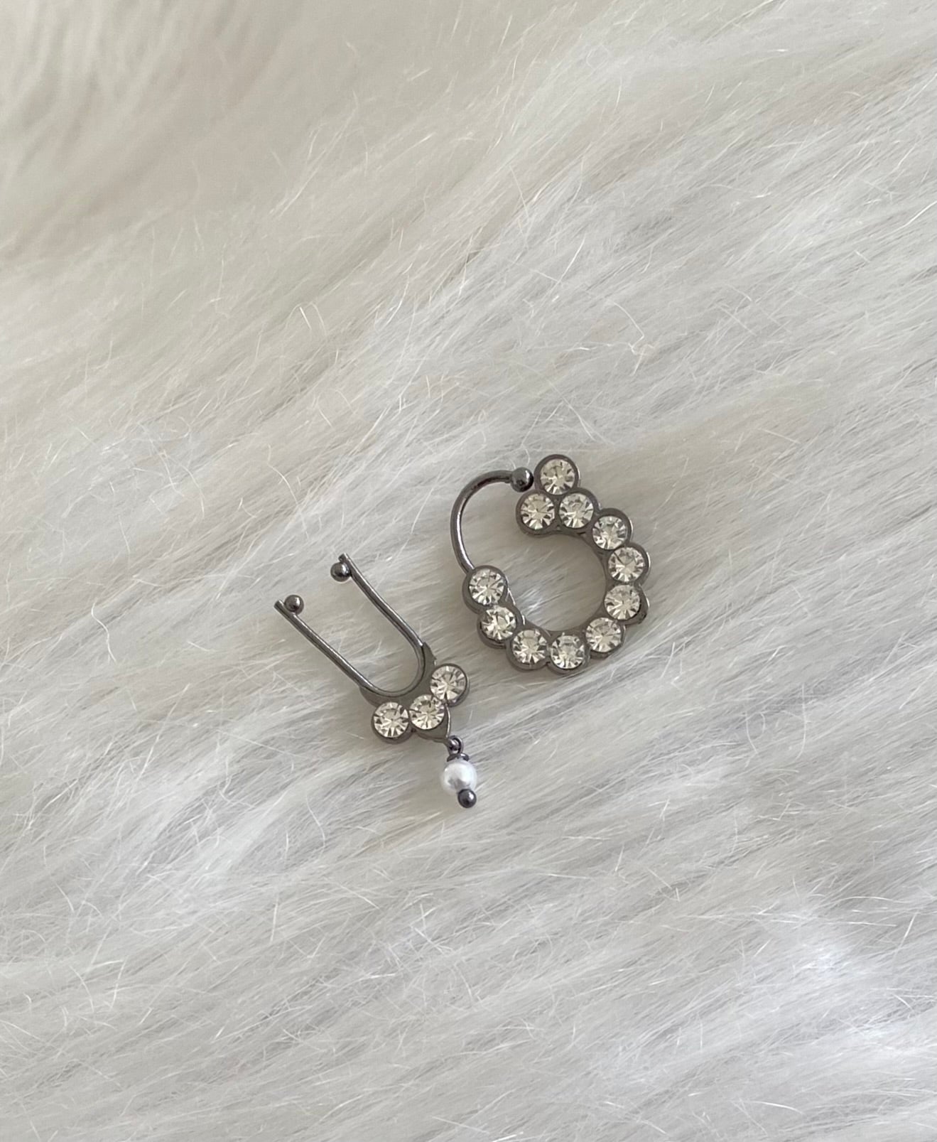 Black finish AD white stone pearl nathu-bulakku(nose pin) dj-54685