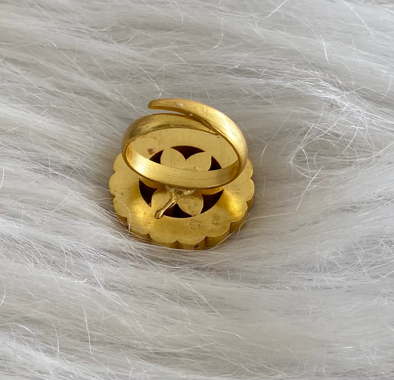 Gold tone pink-green-white kundan jadau round flower finger ring dj-54322