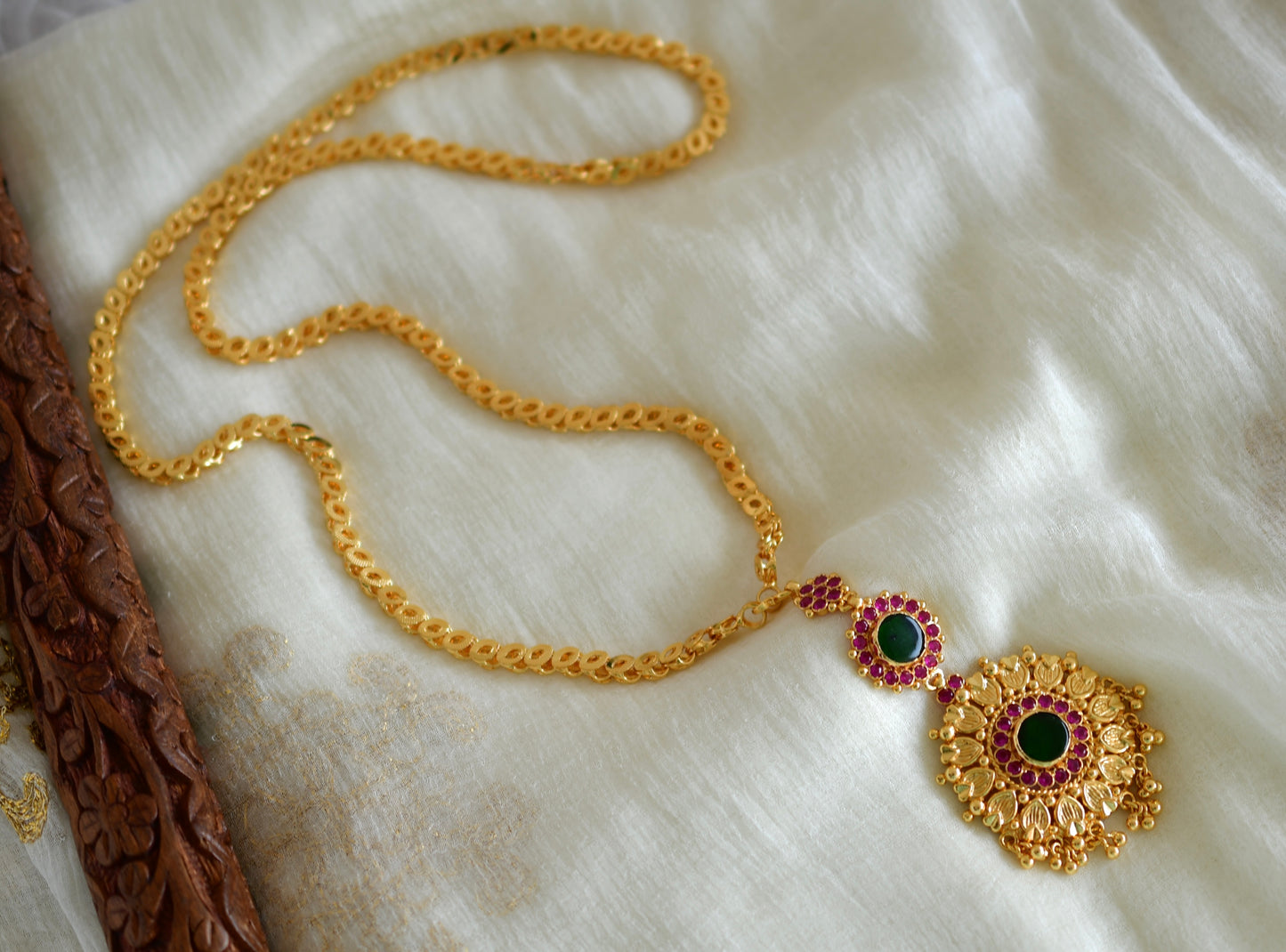 Gold tone 24 inches chain with green kerala style pendant dj-52632