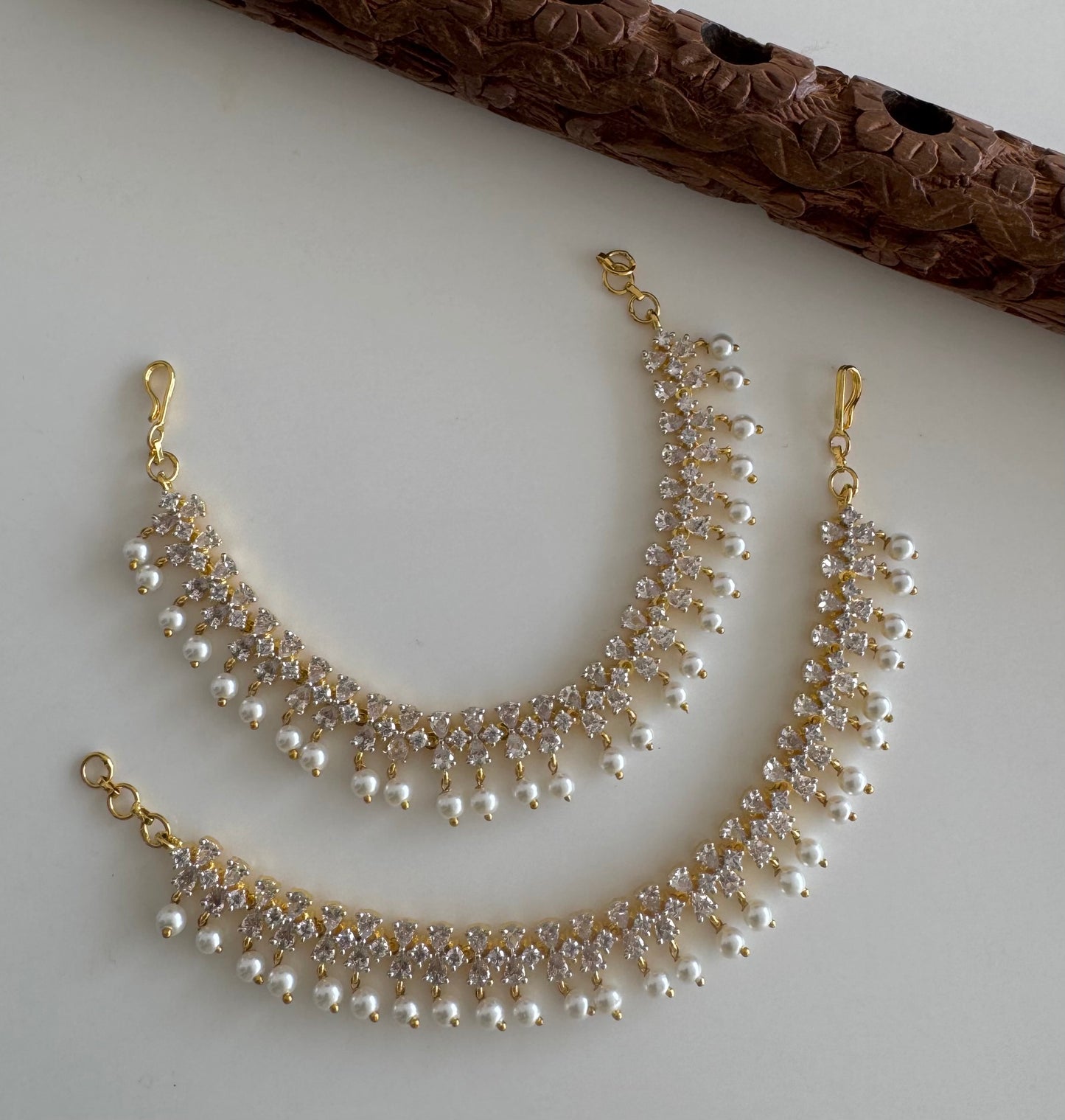 Two tone cz white stone pearl ear side chain dj-51359