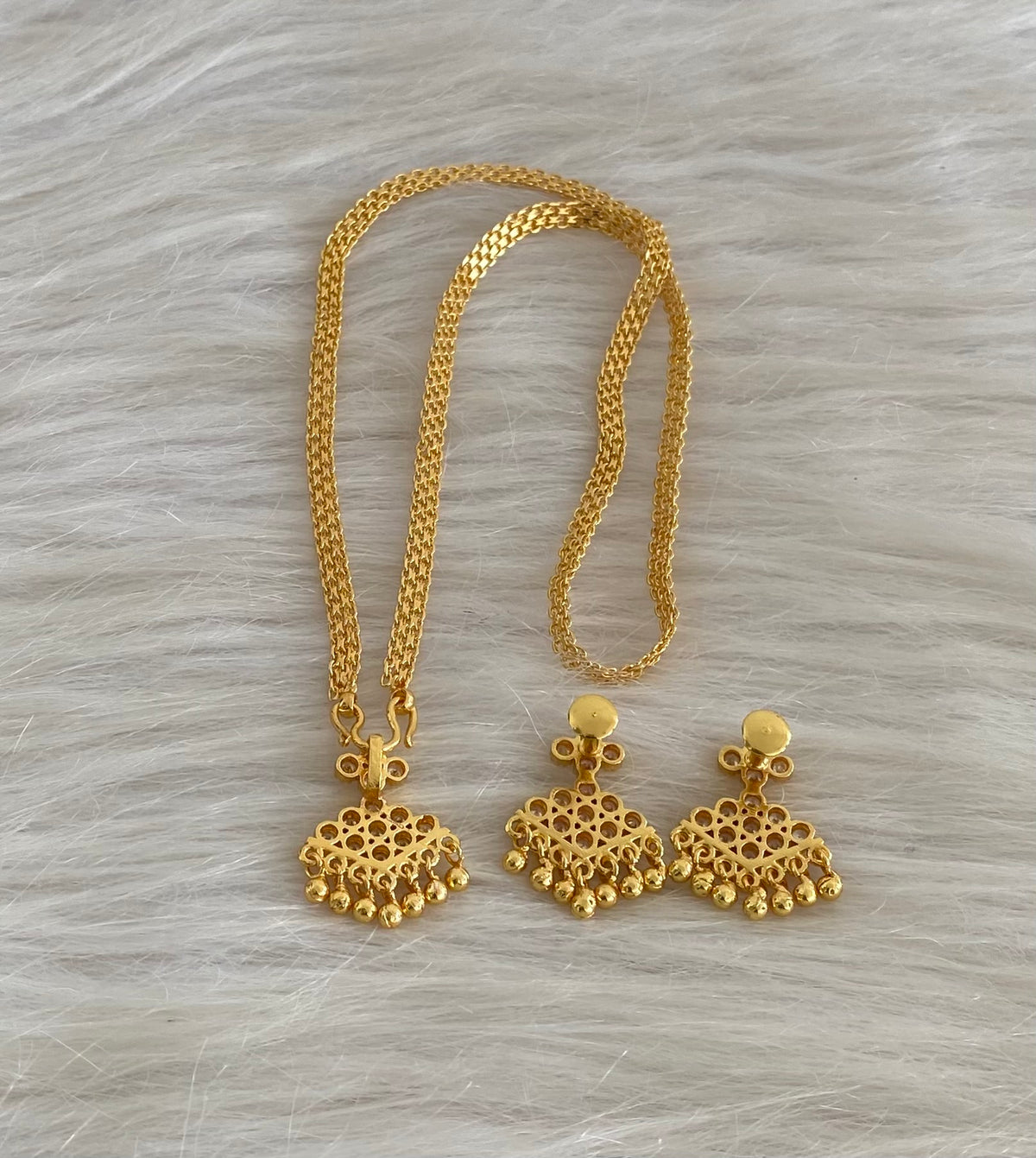 Gold tone 18 inches chain with white stone pathakkam pendant set dj-54912