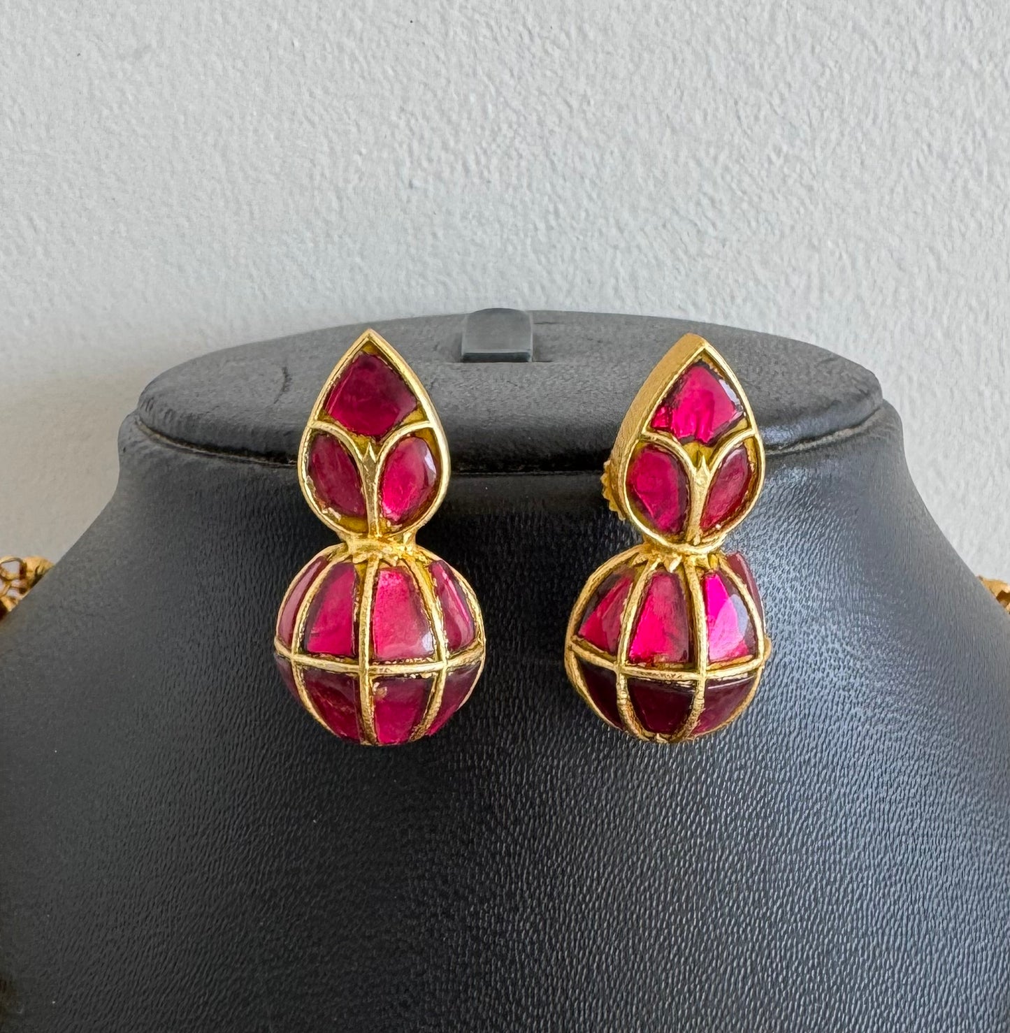 Mate gold tone pink kundan jadau Kalash necklace set Dj-52346