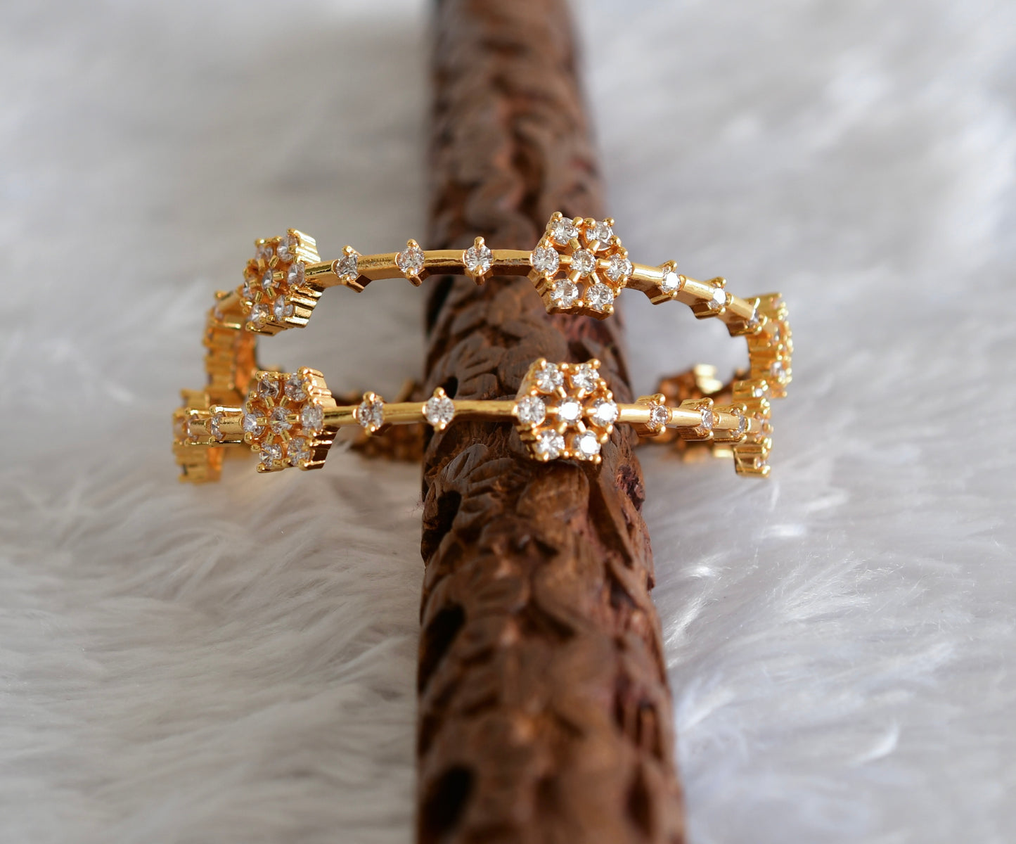 Gold tone cz white flower bangles(2.8) dj-51796