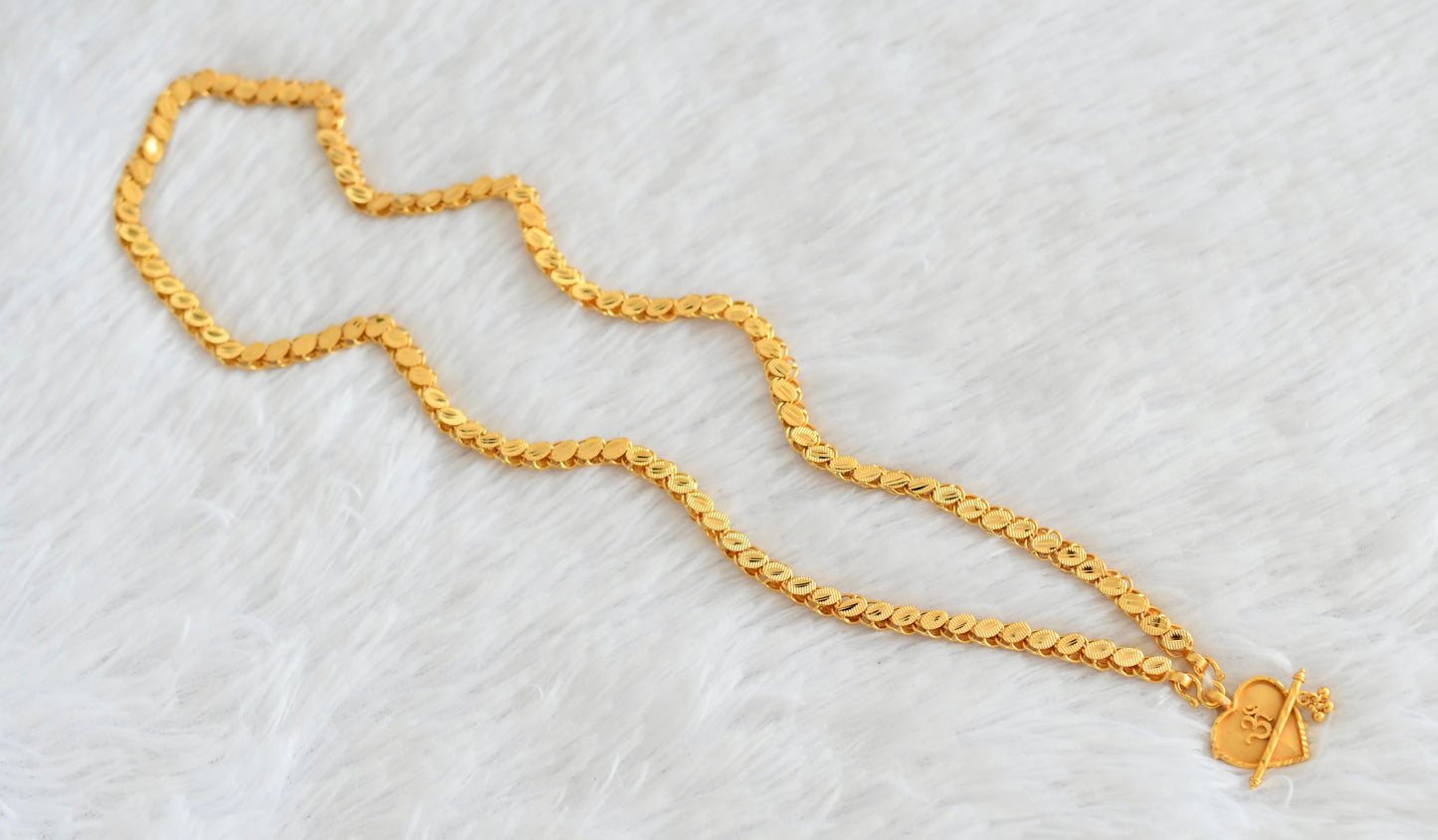 Gold tone chian with heart om pendant dj-53100