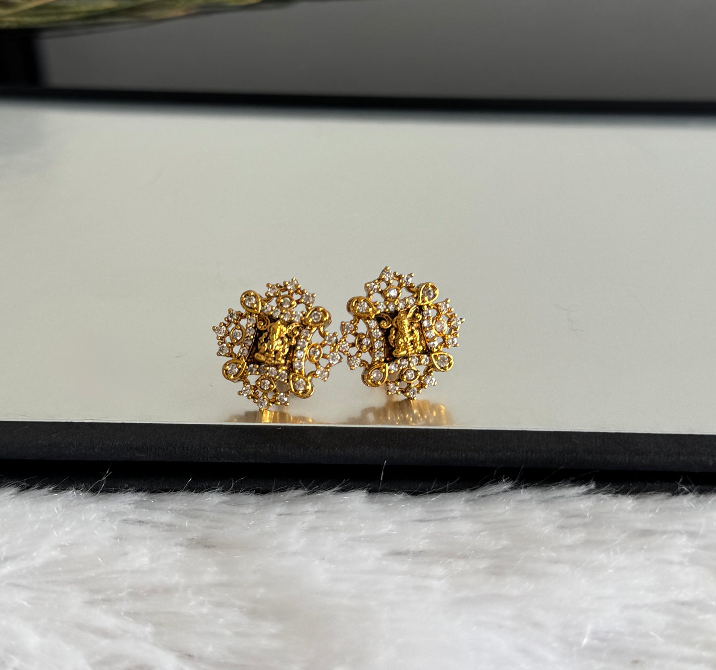 Matte finish white lakshmi round stud/earrings dj-51575