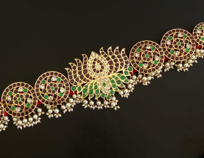 Gold tone precious kemp-green-white pearl round peacock lotus waist band dj-53376