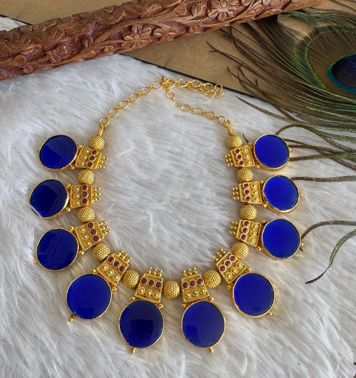 Gold tone blue-pink kerala style round necklace dj-51716