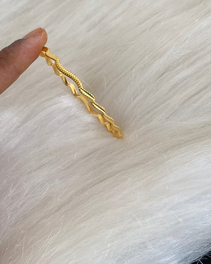Gold tone single 1 bangle (2.6) dj-54668
