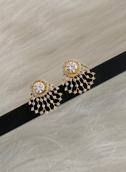 Gold tone diamond look white stone stud/earrings dj-54626