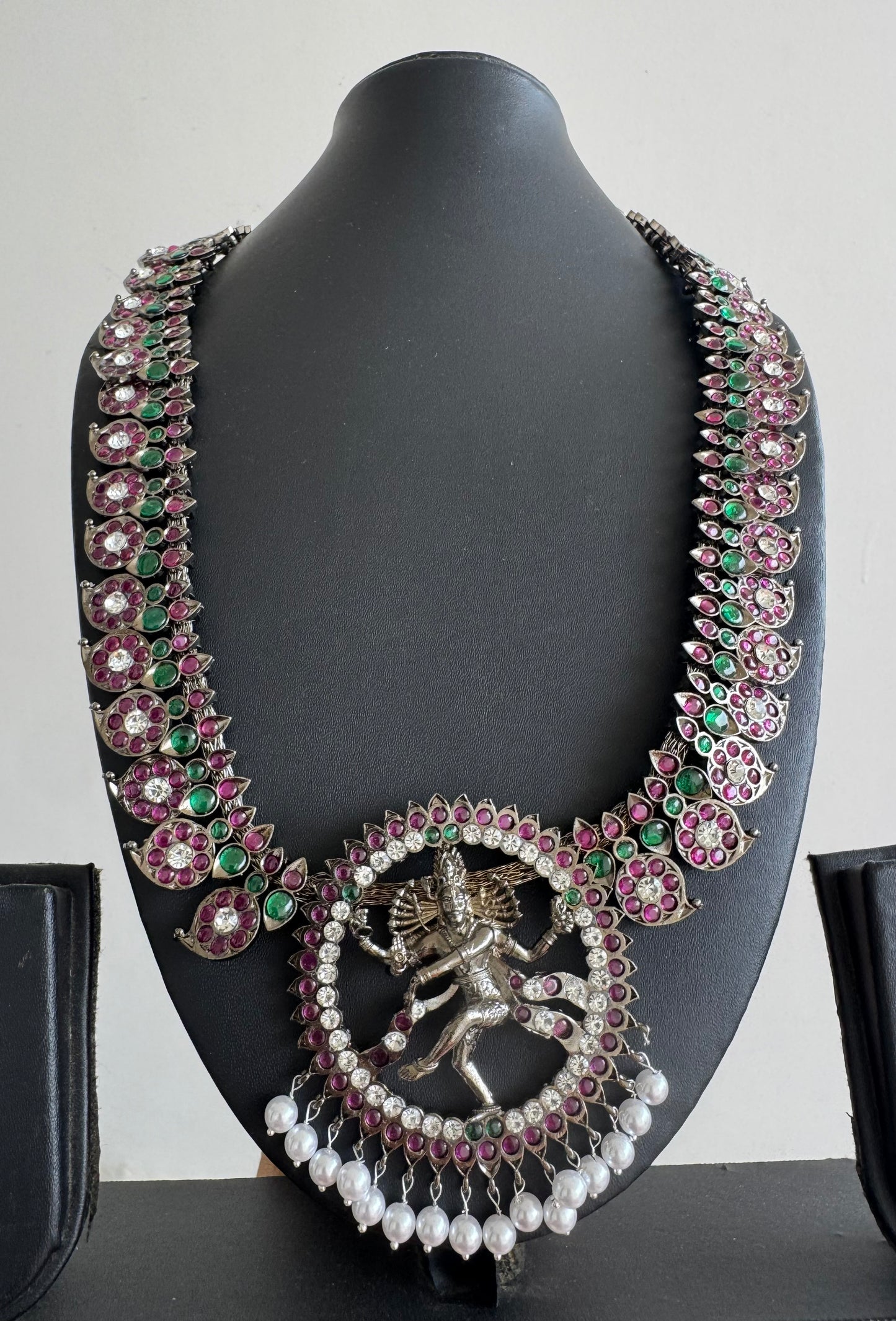 Black finish precious kemp Natarajar mango haar dj51033