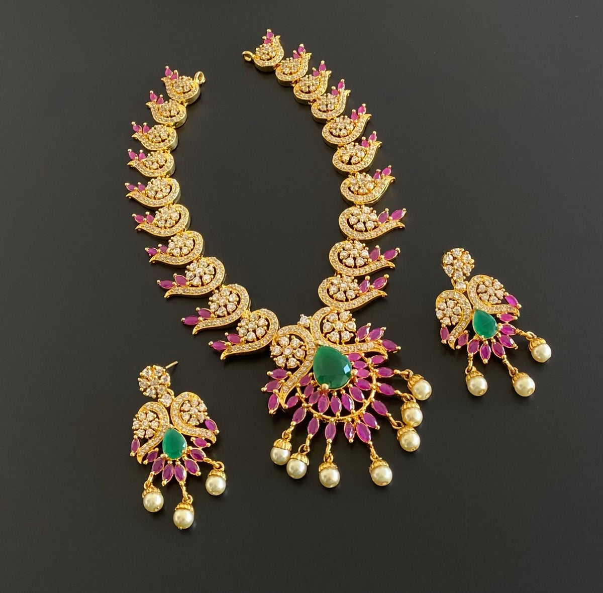 Gold tone cz ruby-emerald pearl necklace set dj-55108