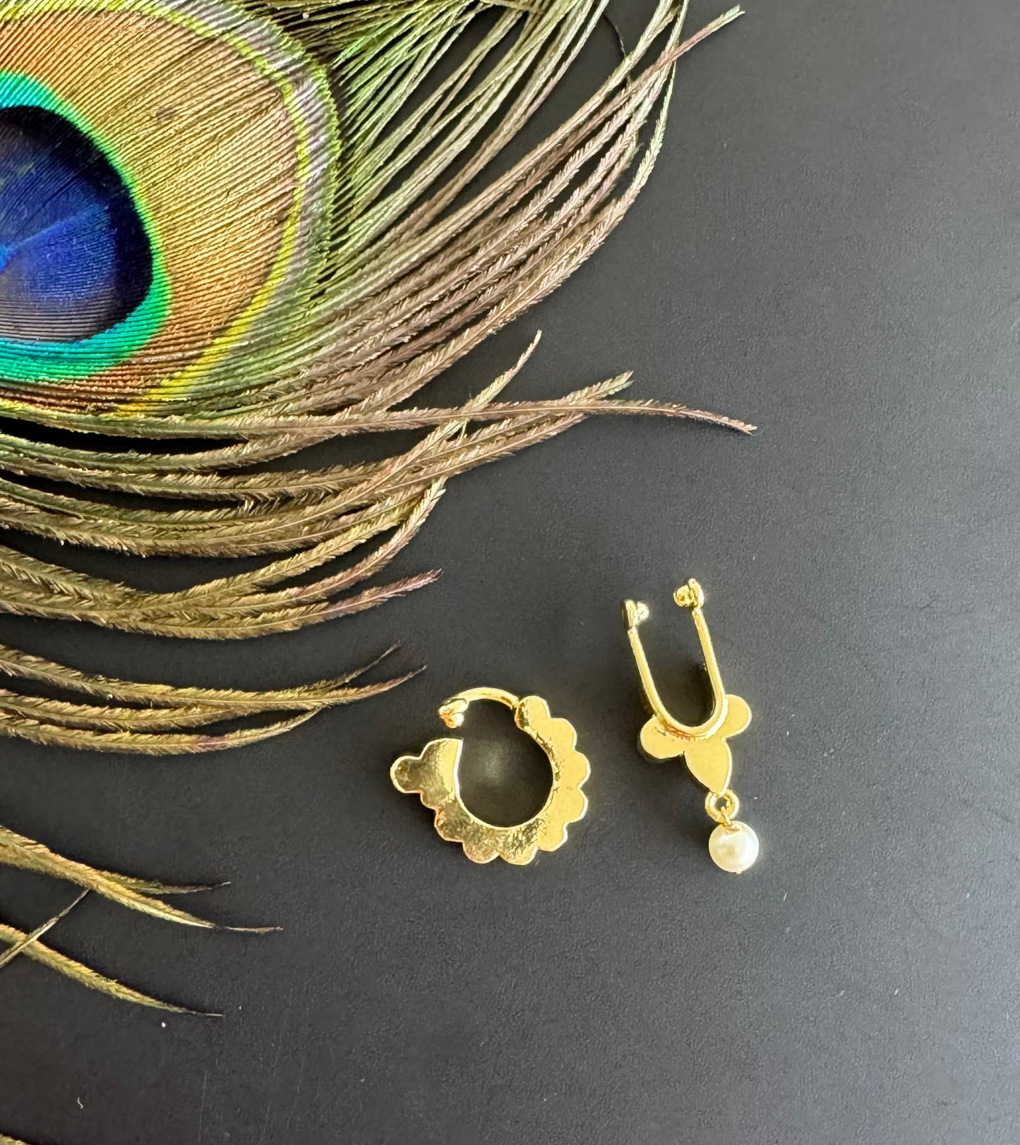 Gold tone precious kemp-green nathu-bulakku(nose pin) dj-51943
