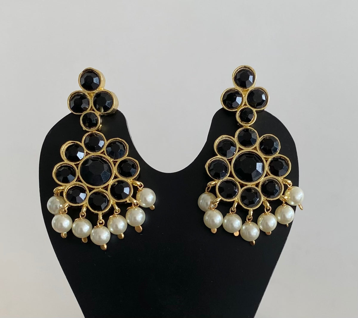 Gold tone AD black stone pearl flower earrings dj-55139