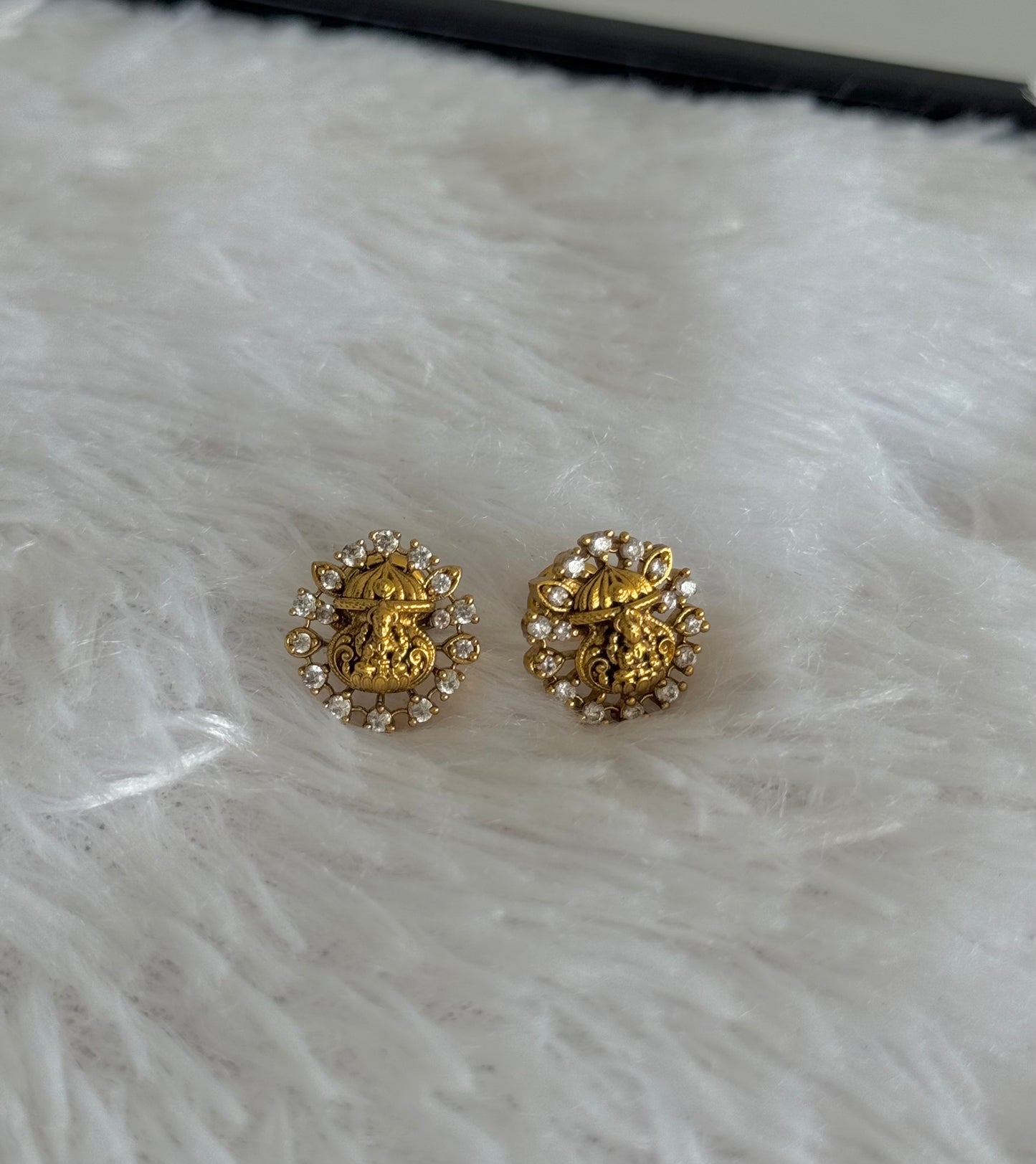 Matte finish white lakshmi round stud/earrings dj-51582