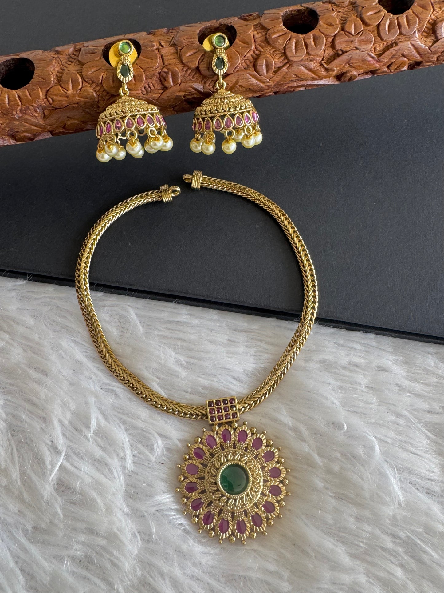 Antique gold tone kemp-green kerala style necklace set dj-52077