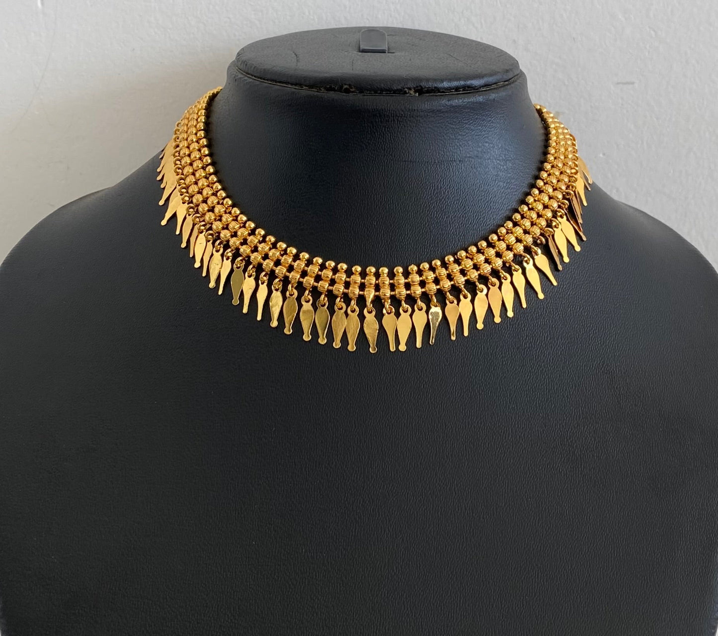 Gold tone elakka thali choker necklace dj-54548