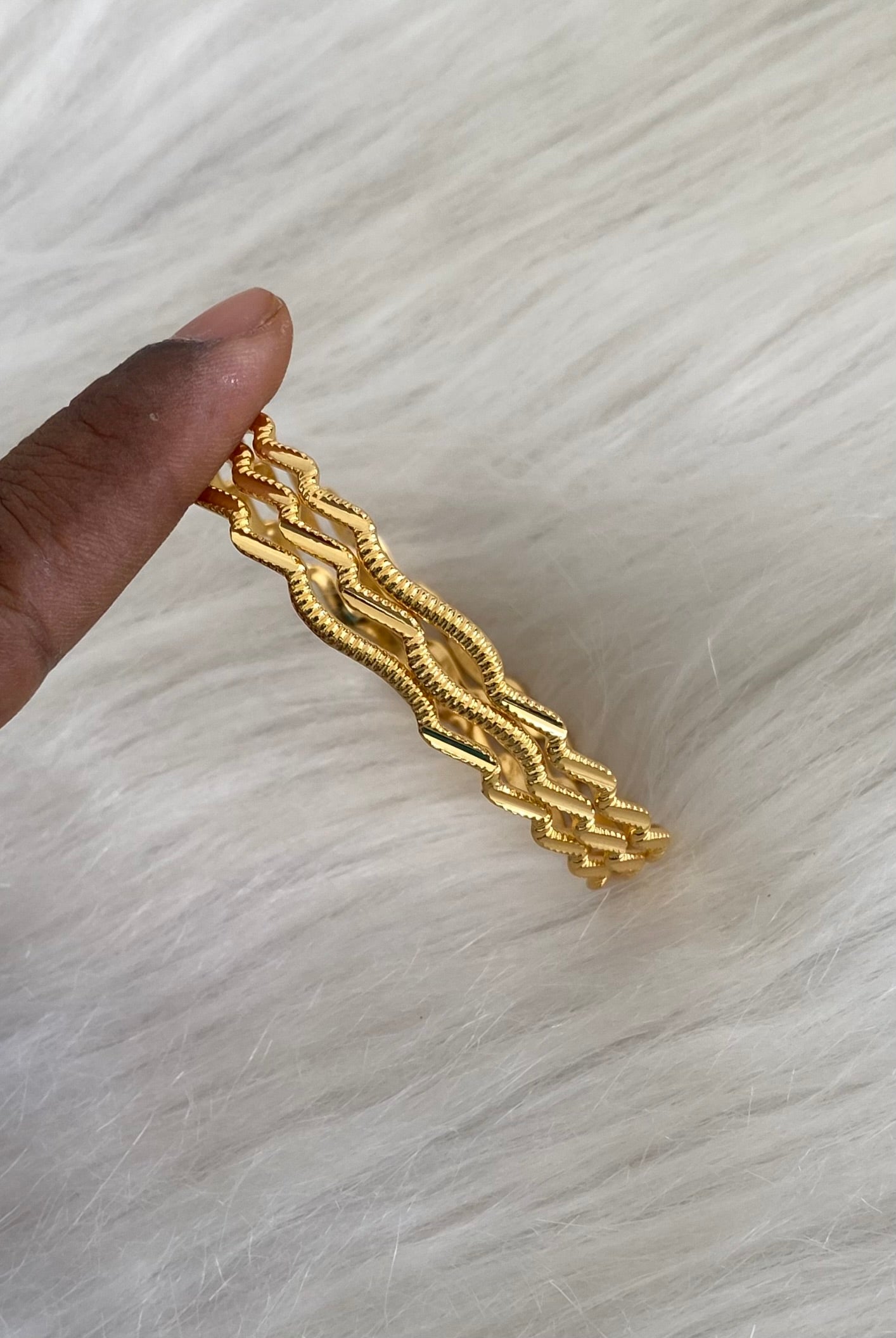 Gold tone set of 3 bangles (2.8) dj-54667