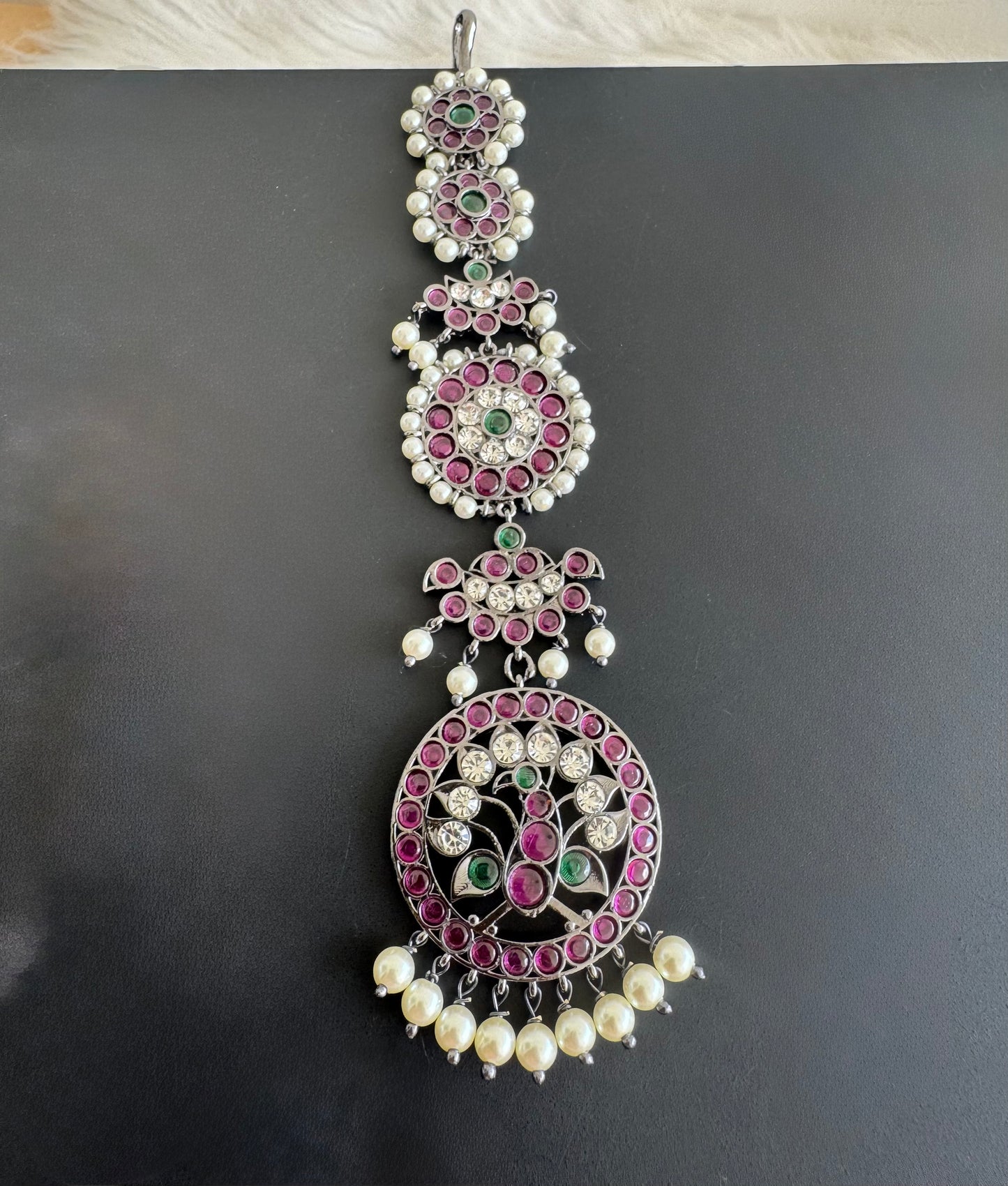 Black finish precious kemp-green-white pearl peacock tikka dj-51175