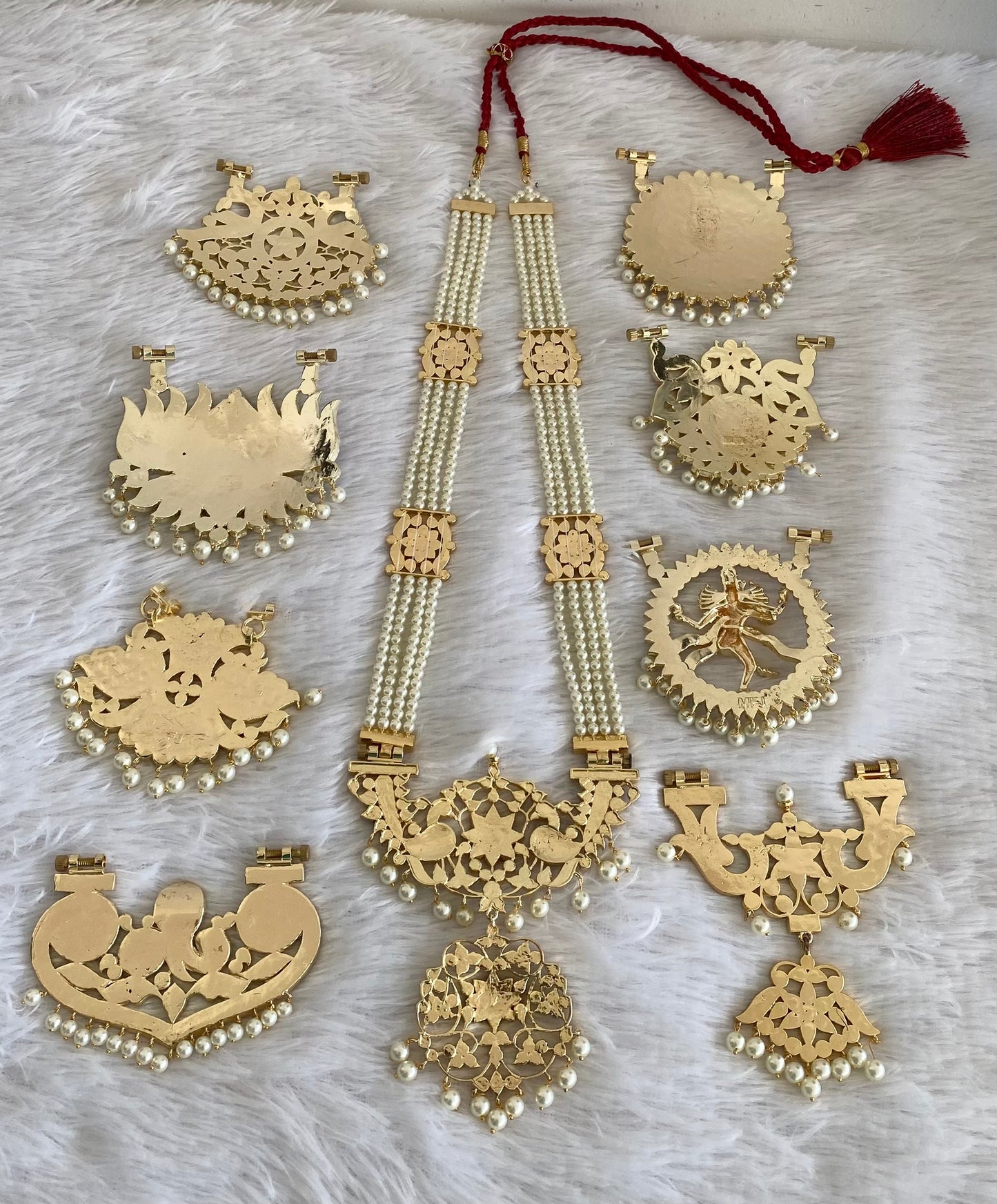 Gold tone precious kemp-green-white pearl haar with 9 interchangeable pendants dj-53379